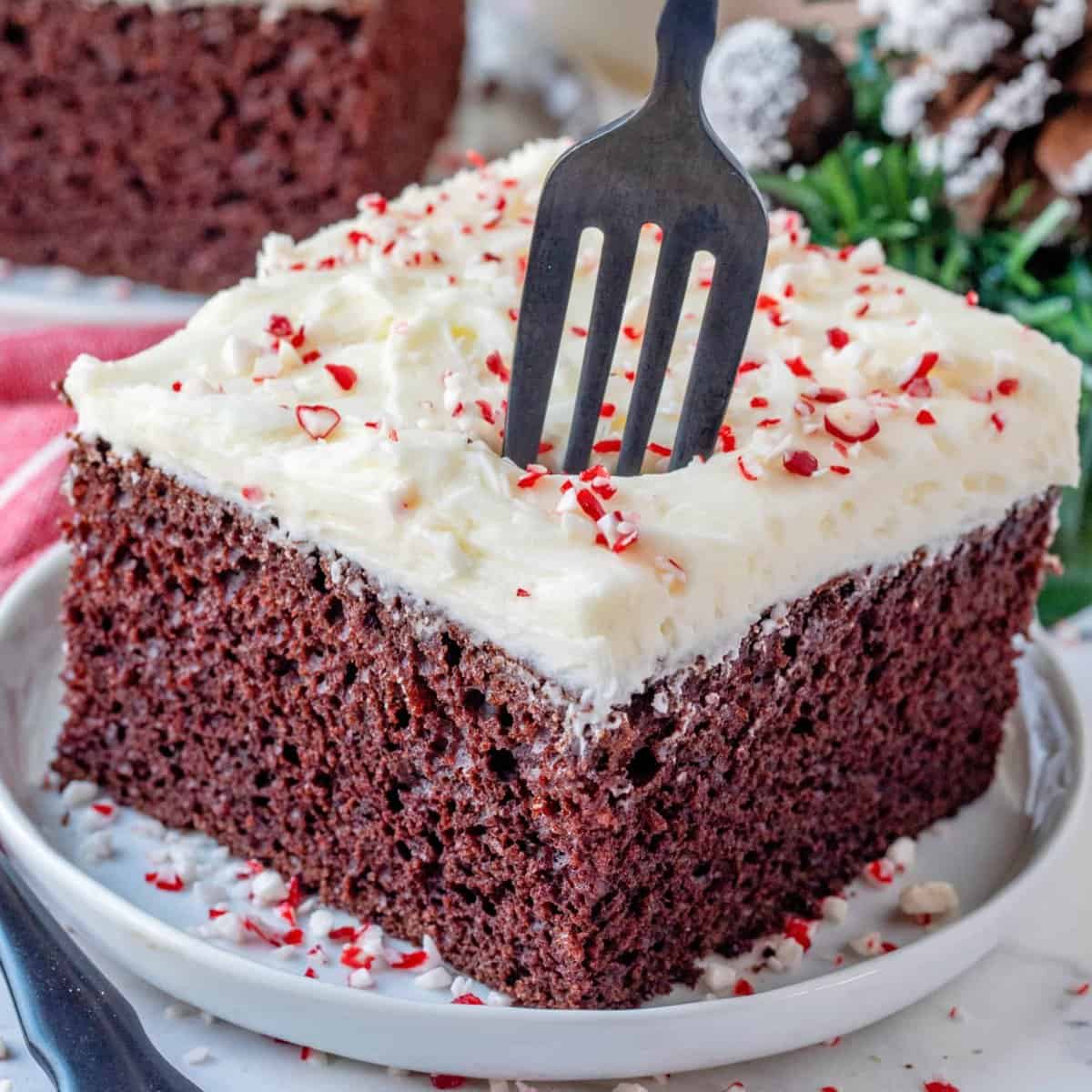 Peppermint Chocolate Cake: Your Decadent & Festive Holiday Treat